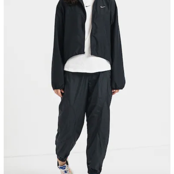 FB4694 010...Nike dri-fit swoosh jacket wmn's - Picture 1 of 10